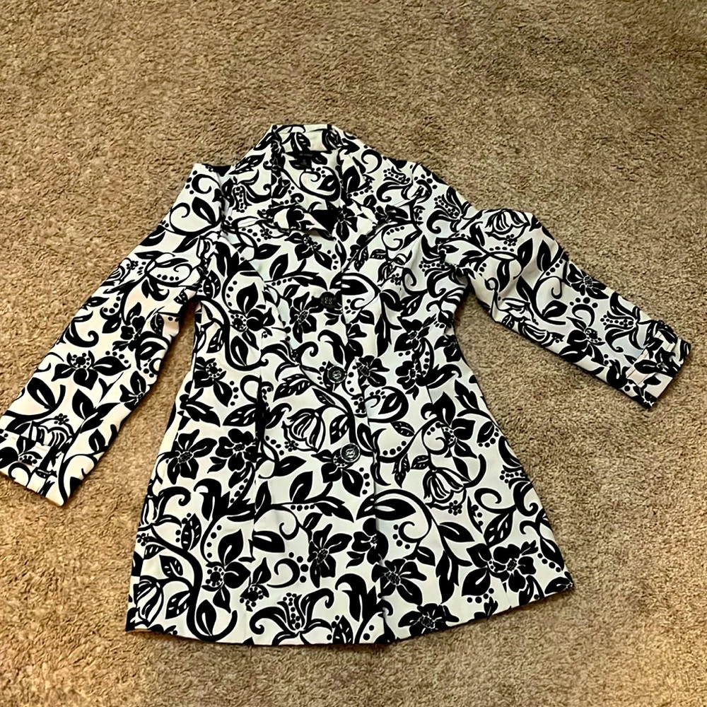 Ali Miles black and white jacket. Office or evening attire.